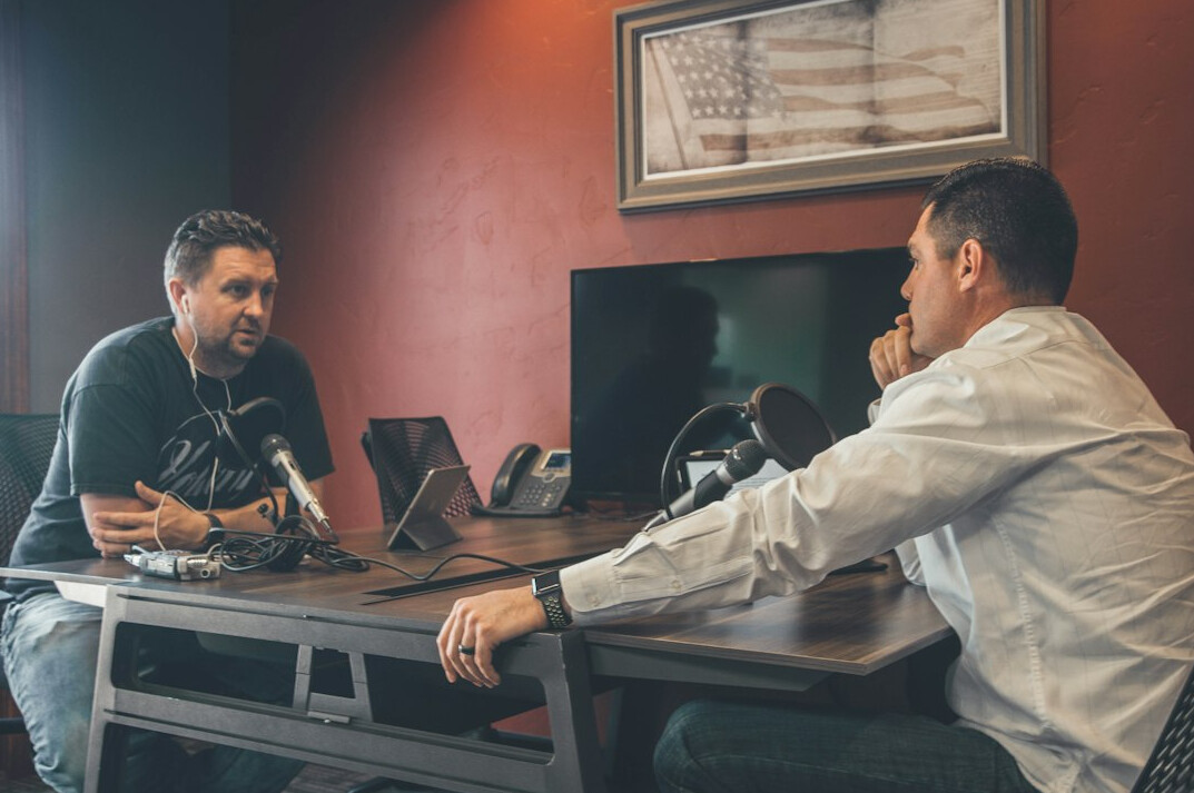 detective talking to manager
